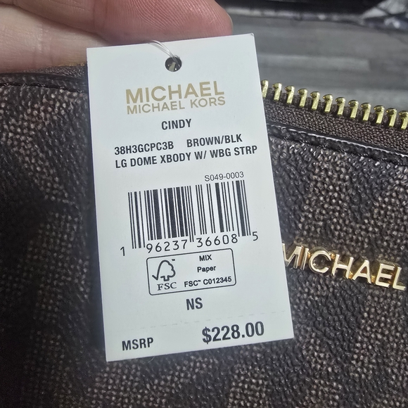 NWT Michael Kors Cindy LG Dome Crossbody BROWN/BLACK LEATHER Web Wide Strap - Picture 6 of 6